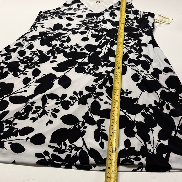 Anne Klein Monochrome Leaf Pattern Dress - Picture 6 of 8